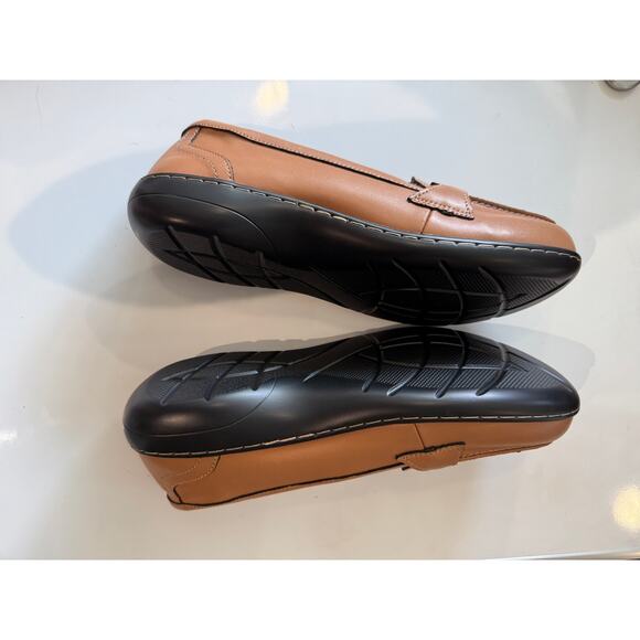 Women’s tan leather slip on loafers - Picture 2 of 3